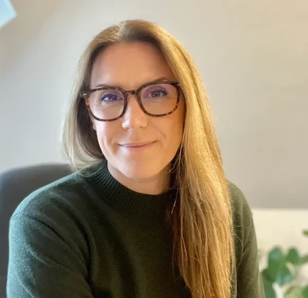 Friendly headshot of Lucy